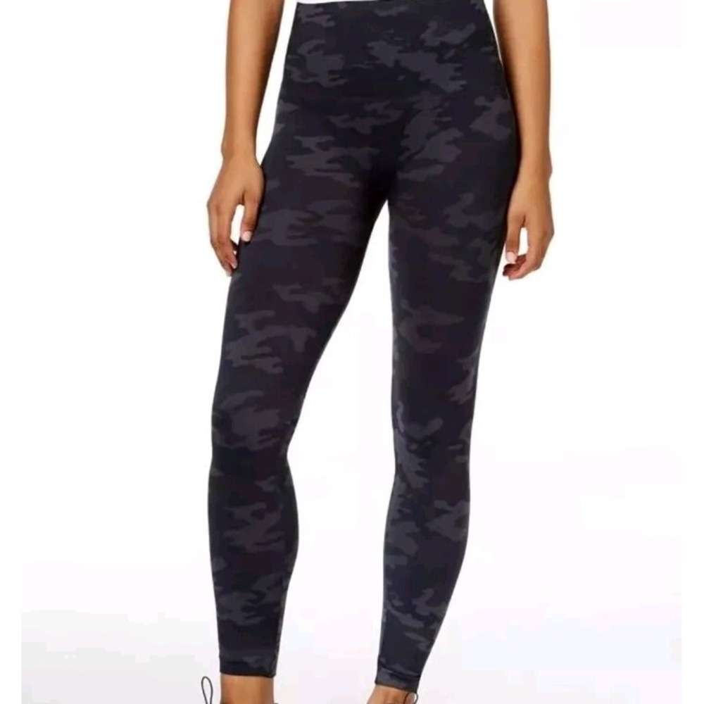 Spanx Look at Me Now Hi Waist Seamless Leggings Womens Medium Black Camouflauge